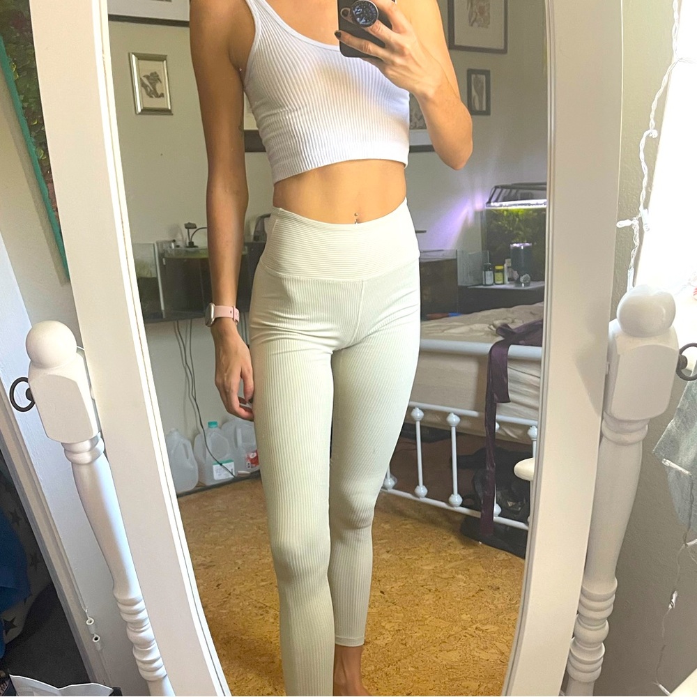 NWOT Year of Ours Leggings